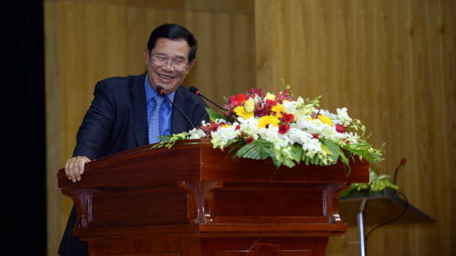 Thủ tướng Campuchia đã dành hơn 1 giờ đồng hồ nói chuyện bằng tiếng Việt với các đại biểu cựu chiến binh để ôn lại kỷ niệm khi ở Việt Nam và tình cảm gắn bó giữa hai nước - Ảnh: Thuận Thắng