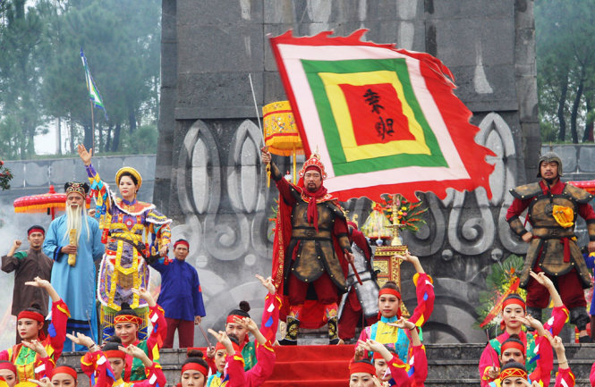 Lễ lên ngôi của hoàng đế Quang Trung – Nguyễn Huệ được tái hiện -Ảnh: NHẬT LINH