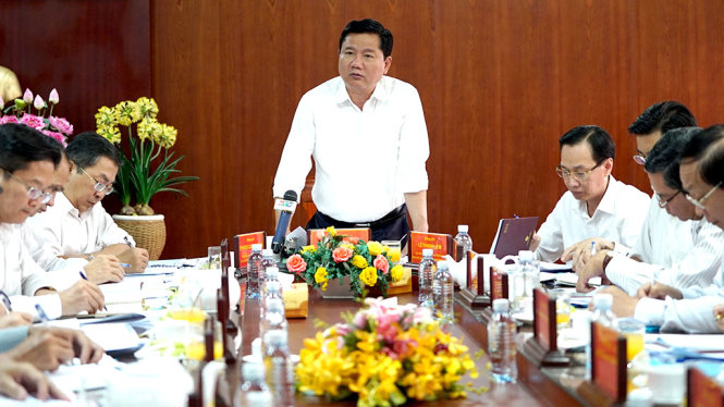 Bí thư Thành ủy TP.HCM Đinh La Thăng chỉ đạo trong buổi làm việc với lãnh đạo Q.Bình Tân - Ảnh: Thuận Thắng