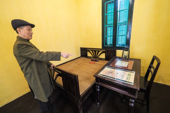 Chiếc bàn làm việc của Chủ tịch Hồ Chí Minh ở ngôi nhà tại phường Vạn Phúc, quận Hà Đông (Hà Nội). Tại nơi đây Chủ tịch Hồ Chí Minh đã soạn thảo Lời kêu gọi toàn quốc kháng chiến năm 1946 - Ảnh: NGUYỄN KHÁNH