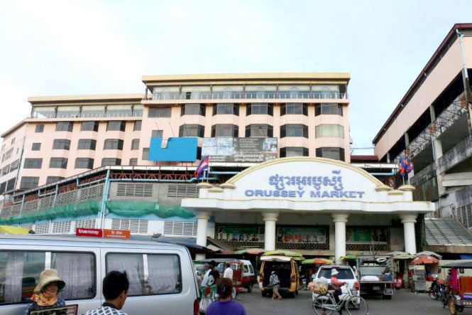 Chợ Orussey ở Phnom Penh, nơi có nhiều người gốc Việt buôn bán lâu năm - Ảnh: Y.T.