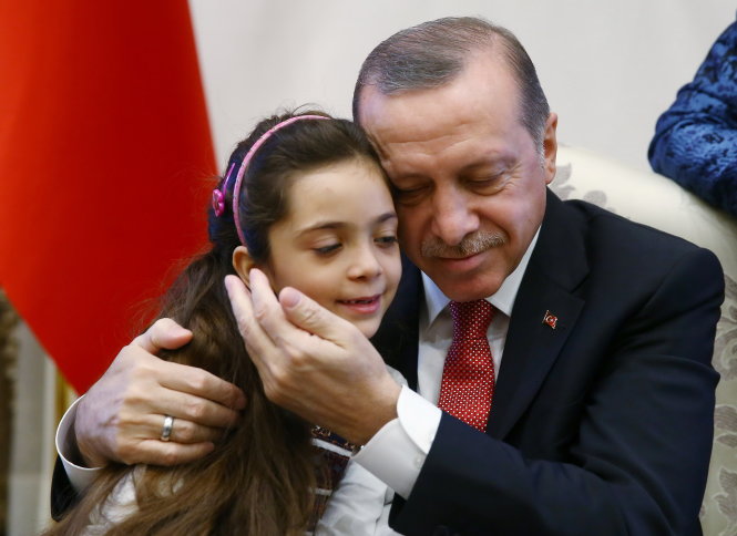 Turkish President Tayyip Erdogan meets with Syrian girl Bana Alabed, known as Aleppo's tweeting girl, at the Presidential Palace in Ankara, Turkey, December 21, 2016.
