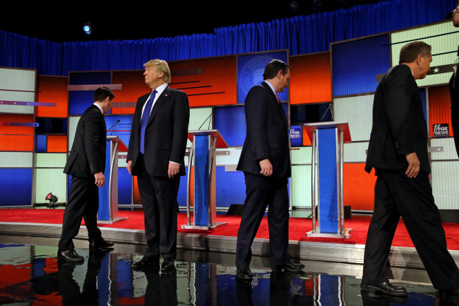 Từ trái qua: Thượng nghị sĩ Marco Rubio, tỉ phú Donald Trump, thượng nghị sĩ Ted Cruz và thống đốc bang John Kasich tại một cuộc tranh luận trực tiếp giữa các ứng viên tổng thống đảng Cộng hòa ngày 3-3-2016 - Ảnh: New York Times