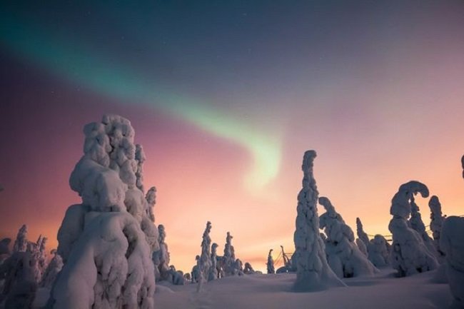 Bắc cực quang trên Lapland mùa Giáng sinh