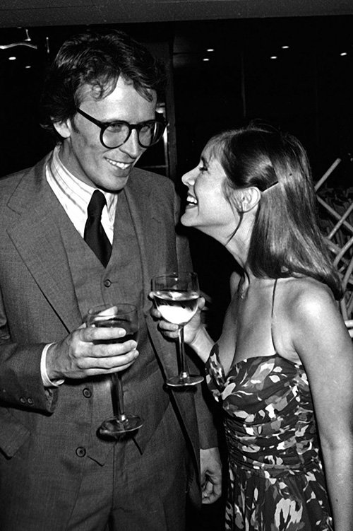 Carrie Fisher và nam diễn viên Peter Weller trong show thời trang mùa xuân của Giorgio Armani năm 1980 - Ảnh: Hollywood Reporter