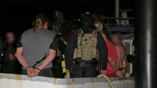 Các đối tượng nghi mua bán ma túy bị cảnh sát bắt giữ - Ảnh: BBC/Cảnh sát liên bang Úc