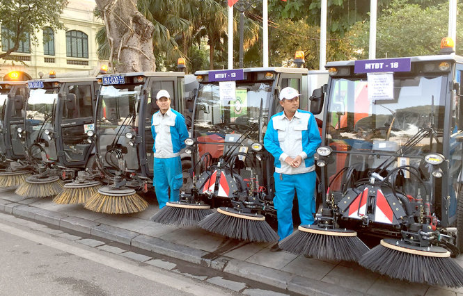 Theo đơn vị sản xuất, xe quét hút bụi Hako Citymast vừa có chức năng quét hút rác vừa có thể cắt cỏ và làm nhiều công việc vệ sinh môi trường khác