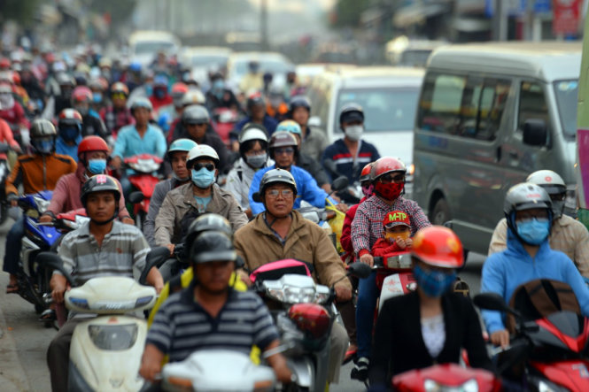 Dòng xe kẹt kéo dài trên quốc lộ 1A đoạn qua địa bàn xã Bình Chánh, H.Bình Chánh, TP.HCM - Ảnh: Hữu Thuận