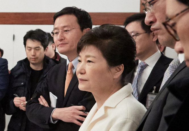 Tổng thống Hàn Quốc Park Geun Hye thanh minh trước báo giới ở Seoul ngày 1-1 - Ảnh: Reuters