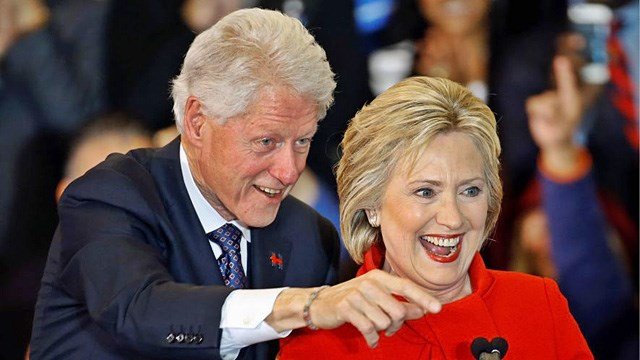 Các trợ lý của ông bà Clinton đều xác nhận họ sẽ tham dự buổi lễ nhậm chức của ông Trump ngày 20-1 - Ảnh: AP