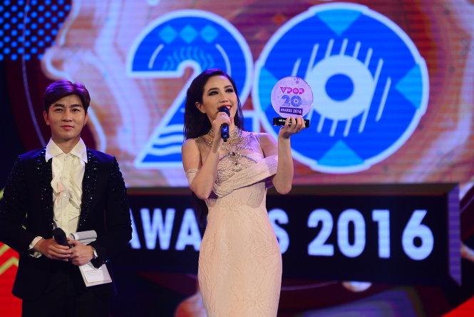 Nhạc sĩ Tiên Cookie đoạt giải Nhạc sĩ của năm - Ảnh: QUANG ĐỊNH