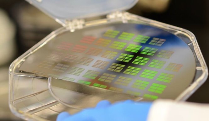 Một thiết bị bằng silicon được thiết kế để phân loại các thành phần trong dịch cơ thể nhằm mục đích phát hiện bệnh sớm - Ảnh: IBM