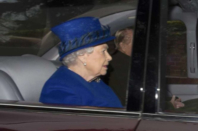 Nữ hoàng Anh Elizabeth II được nhìn thấy xuất hiện ngày 8-1 - Ảnh: Reuters