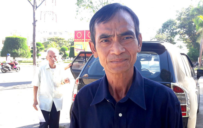 Ông Huỳnh Văn Nén đến TAND tỉnh Bình Thuận vào ngày 9-1 - Ảnh: NG.NAM