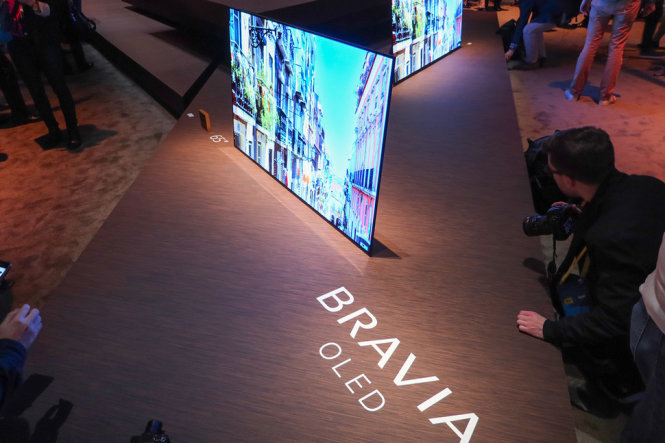 Tivi 4K công nghệ OLED Sony Bravia XBR-A1E trình diễn tại CES 2017 - Ảnh: Digital Trends