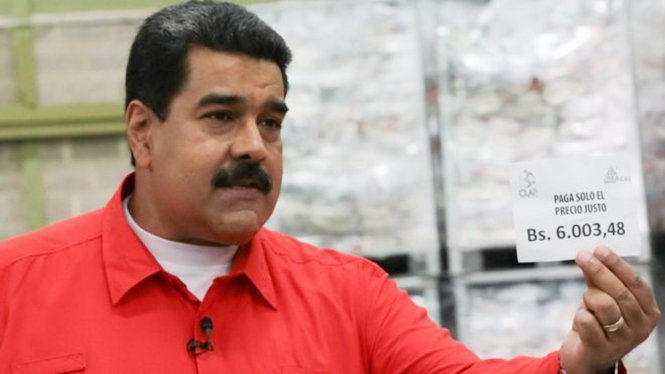 Ông Maduro thông báo tăng lương tối thiểu trong chương trình phát thanh truyền hình hàng tuần - Ảnh: EPA