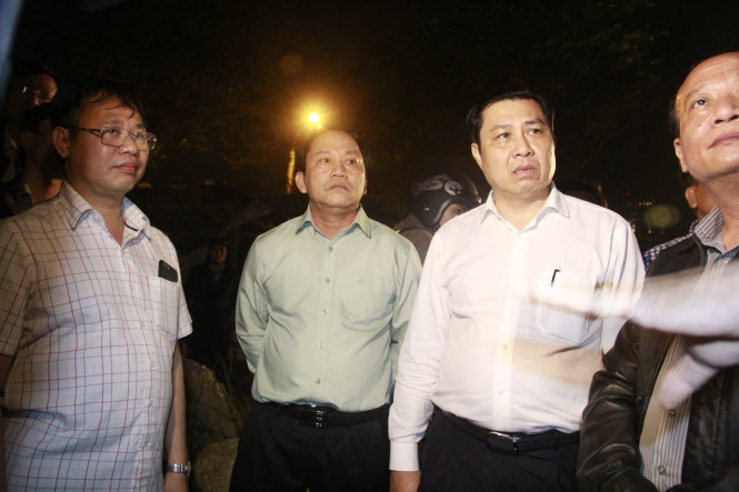 Ông Huỳnh Đức Thơ, chủ tịch UBND TP Đà Nẵng có mặt tại hiện trường chỉ đạo vụ việc- Ảnh: TRƯỜNG TRUNG