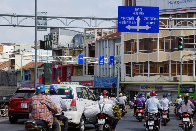 Bảng chỉ dẫn giao thông ở ngã tư Phú Nhuận - Ảnh: NGUYỄN CÔNG THÀNH