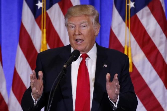 Ông Trump phát biểu trong một cuộc họp báo tại Trump Tower - Ảnh: Reuters