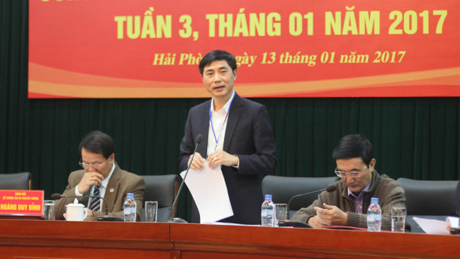 Chánh văn phòng UBND TP Hải Phòng Nguyễn Kim Pha (giữa) thông tin về các hoạt động thành phố sẽ triển khai trong dịp xuân Đinh Dậu 2017 - Ảnh: Tiến Thắng