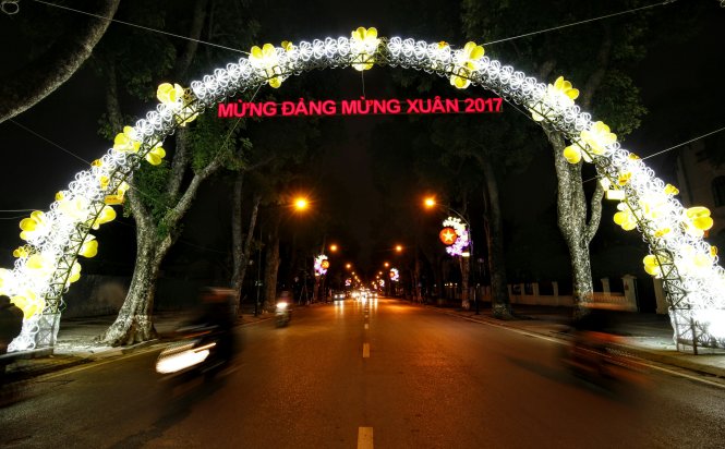 Cổng chào Mừng Đảng, mừng xuân 2017 - Ảnh: V.V.T