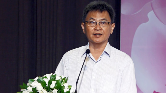 Ông Nguyễn Văn Dũng đại diện Ban biên tập báo Tuổi Trẻ phát biểu chào mừng, tuyên bố lý do của hội thảo - Ảnh: DUYÊN PHAN