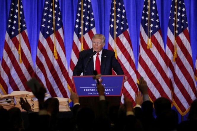 Tổng thống đắc cử Donald Trump phát biểu trong một cuộc họp báo tại tòa nhà Trump Tower ở Manhattan, New York City ngày 11-1-2017 - Ảnh: Reuters