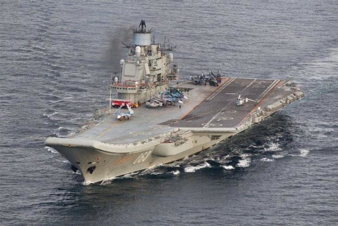 Tàu sân bay Đô đốc Kuznetsov của Nga hoạt động tại bùng biển quốc tế ở khu vực ngoài khơi phía bắc Na Uy ngày 17-10-2016 - Ảnh: Reuters