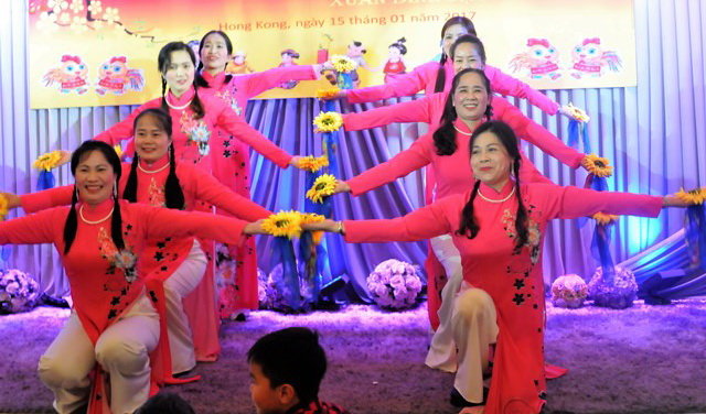 Một tiết mục văn nghệ mừng năm mới của người Việt tại Hong Kong - Ảnh: Xuân Tuấn/TTXVN