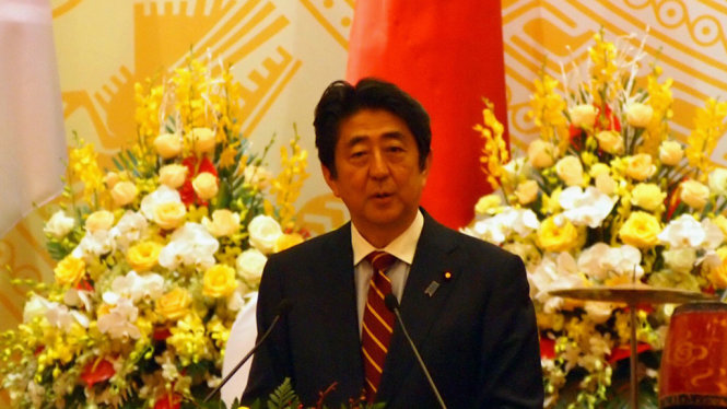 Thủ tướng Shinzo Abe phát biểu về ĐH Việt Nhật tại khách sạn Sheraton, Hà Nội ngày 17-1 - Ảnh: ĐHQGHN
