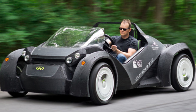 Chiếc xe hơi in 3D Strati lăn bánh trên đường - Ảnh: autocar