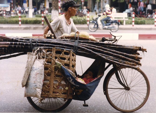 Xe thồ đã và đang là phương tiện quen thuộc trong đời sống của người Việt Nam. Nó được dùng để chở hàng hoặc chở người trên những con đường nhỏ và những ngõ hẻm. Hãy xem hình ảnh về xe thồ để cảm nhận sự đơn giản, gần gũi và thân thiện của nó.