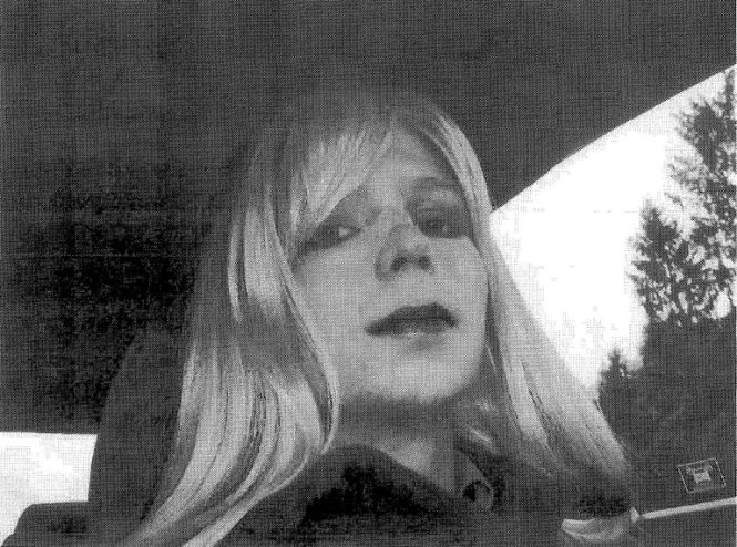 Án tù 35 năm của bà Chelsea Manning (ảnh) cho tới nay là án tù lâu nhất từng được áp dụng xử phạt cho người phạm tội tiết lộ bí mật quốc gia - Ảnh: Quân đội Mỹ