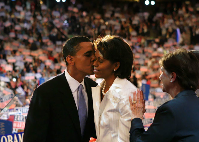 Ông Obama và vợ tại Đại hội Đảng Dân chủ năm 2004