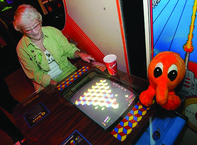 Bà Doris Self nổi tiếng là người chơi game già nhất thế giới, giữ kỷ lục Guinness với Twin Galaxies ở hạng chơi khó nhất. Bộ óc khi được rèn luyện sẽ thách thức tuổi tác và định kiến