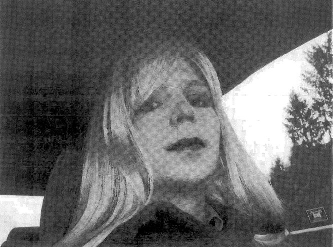 Ảnh chân dung của Chelsea Manning sau khi đã chuyển thành nữ - Ảnh: Reuters