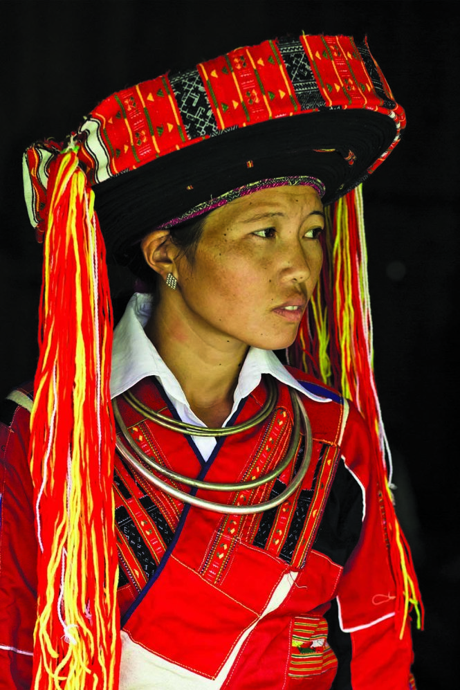 Phụ nữ Pà Thẻn rực rỡ trong trang phục truyền thống