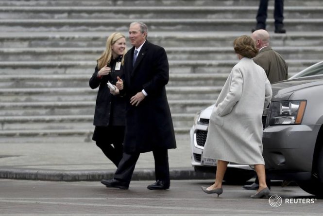 Vợ chồng cựu Tổng thống George W. Bush có mặt tại tòa nhà Quốc hội để dự lễ nhậm chức của Tổng thống đắc cử Donald Trump. Ảnh: Reuters