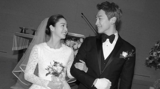 Kim Tae Hee và Bi Rain làm hôn lễ tại một nhà thờ nhỏ ở Seoul (Hàn Quốc) ngày 19-1 - Ảnh: Koreanews