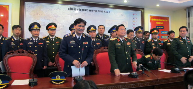 Đại tướng Ngô Xuân Lịch chúc tết trực tuyến với các tàu đang làm nhiệm vụ trên biển qua cầu truyền hình - Ảnh: Đ.Bình