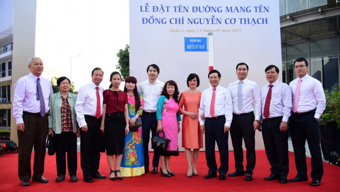 Gia đình cố Thủ tướng Nguyễn Cơ Thạch tại buổi lễ - Ảnh: HỮU THUẬN