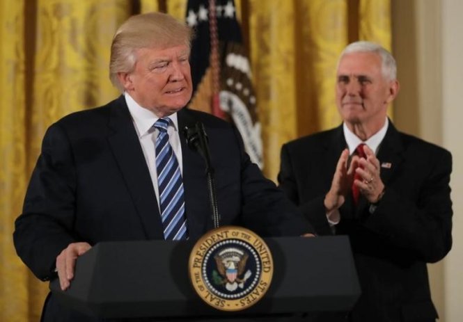 Tổng thống Mỹ Donald Trump tuyên bố sẽ tiến hành đàm phán lại hiệp định tự do thương mại NAFTA với Mexico và Canada - Ảnh: Reuters