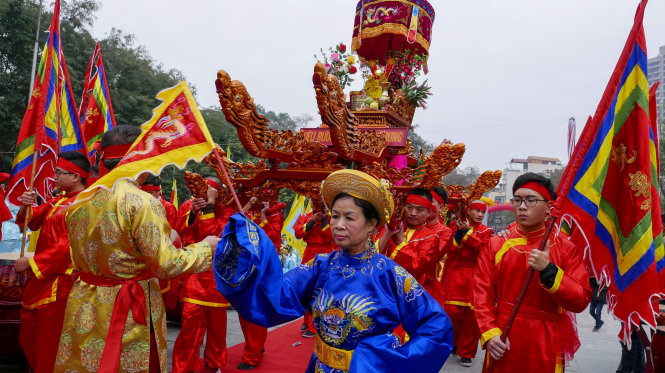 Kiệu rước Hoàng Đế Quang Trung  tiến vào lễ đài chuẩn bị cho lễ kỷ niệm 228 năm chiến thắng Ngọc Hồi - Đống Đa - Ảnh: Việt Dũng