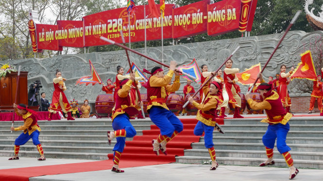 Biểu diễn nghệ thuật chào mừng lễ kỷ niệm 228 năm chiến thắng Ngọc Hồi - Đống Đa - Ảnh: Việt Dũng