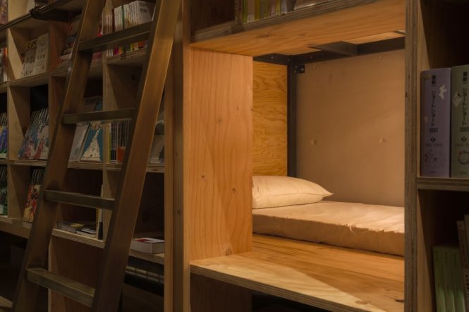 Ảnh: Book and Bed