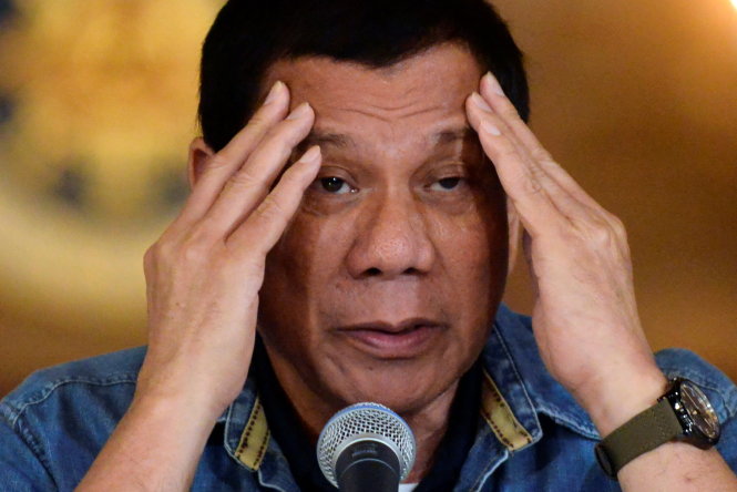Tổng thống Philippines Rodrigo Duterte trong cuộc họp báo tại Manila - Ảnh: Reuters