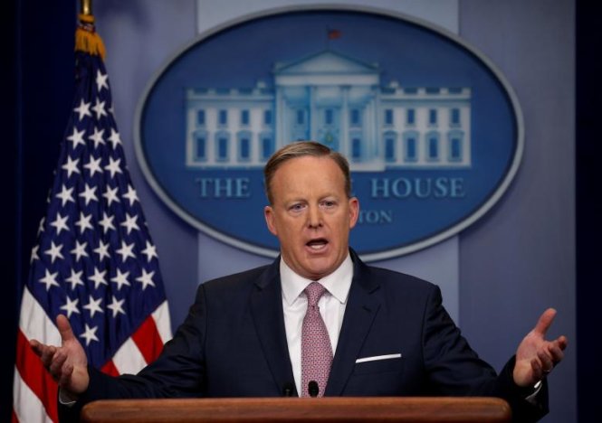 Thư ký báo chí Nhà Trắng Sean Spicer bác bỏ quan điểm cho rằng những thay đổi mới của Bộ tài chính Mỹ với Nga là sự nới lỏng các lệnh trừng phạt của chính quyền tiền nhiệm - Ảnh: Reuters