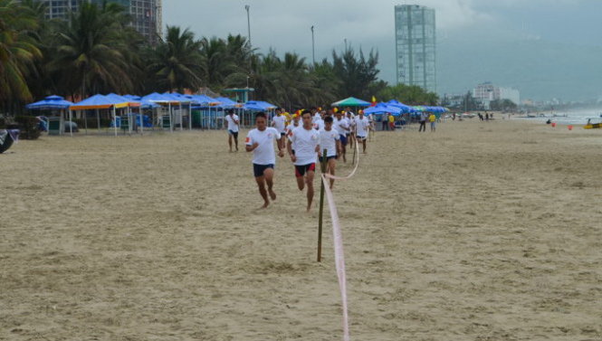 Bãi biển Đà Nẵng sạch đẹp là nhờ người dân và du khách được tuyên truyền, vận động không xả rác
bừa bãi - Ảnh: TẤN LỰC