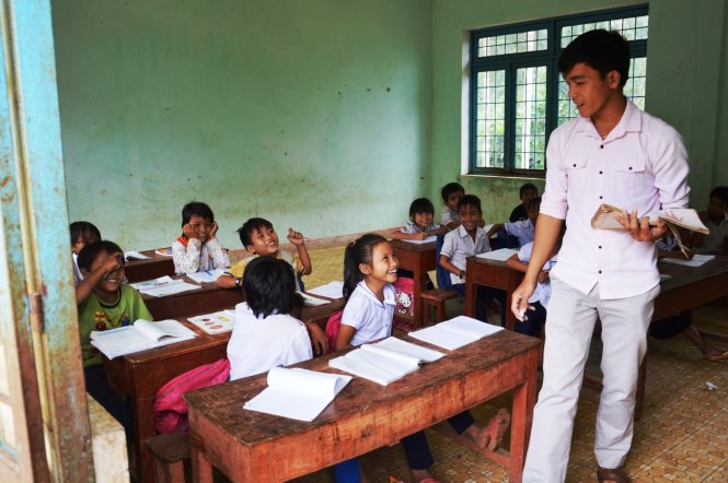 Lớp học tại điểm trường ở thôn Quế (Trà Bùi, Trà Bồng, Quảng Ngãi) đã đông đủ học sinh - Ảnh: T.Mai