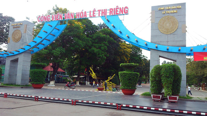 Công viên văn hóa Lê Thị Riêng tọa lạc tại số 875 đường Cách mạng tháng 8, P15, Q10, TPHCM